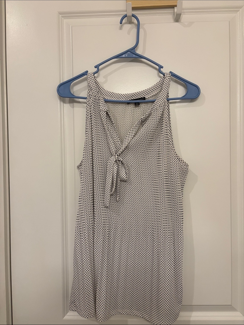 Adrianna Papell White Polka Dot Tie-Neck Sleeveless Blouse